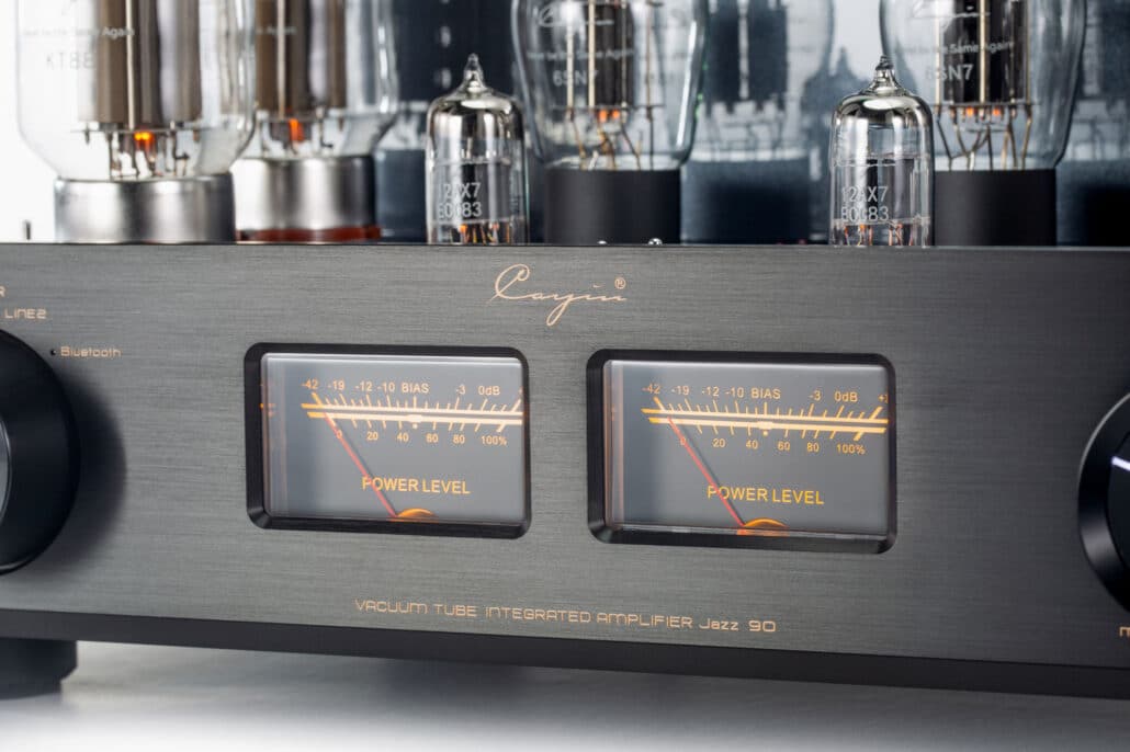 Cayin Jazz 90 Röhrenverstärker schwarz VU Meter