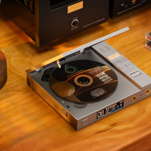 cayin CP6 mobiler CD-Player offen